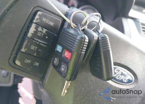 2009 Ford Focus Se z USA, uszkodzony, nr VIN 1FAHP35N69W106473